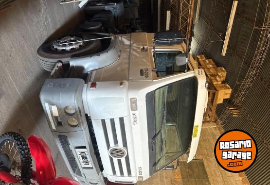 Camiones y Grúas - Vw 17220 2011 a bomba - En Venta