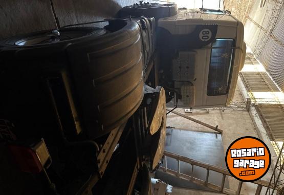 Camiones y Grúas - Vw 17220 2011 a bomba - En Venta