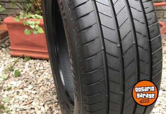 Accesorios para Autos - Vendo par de cubiertas Bridgestone Turanza 235/55/17 - En Venta