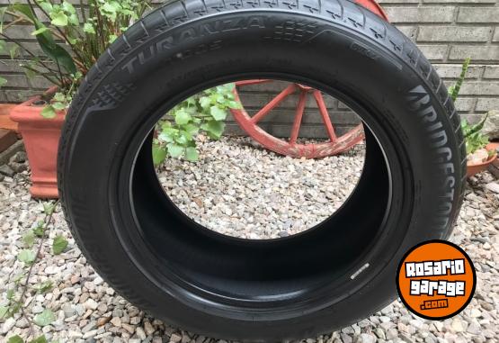 Accesorios para Autos - Vendo par de cubiertas Bridgestone Turanza 235/55/17 - En Venta