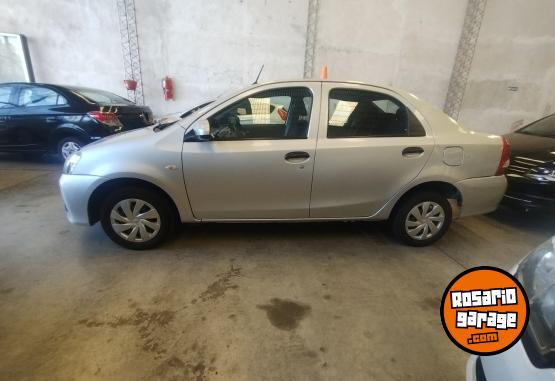 Autos - Toyota ETIOS caja manual 6 2023 Nafta 51000Km - En Venta