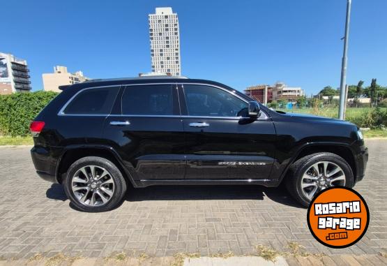 Camionetas - Jeep GRAND CHEROKEE OVERLAND 2018 Nafta 88000Km - En Venta