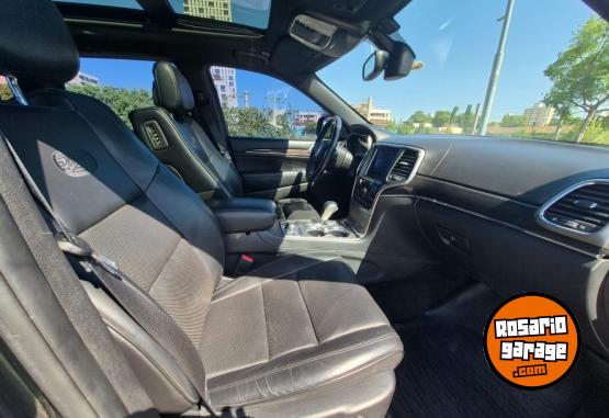 Camionetas - Jeep GRAND CHEROKEE OVERLAND 2018 Nafta 88000Km - En Venta