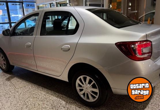 Autos - Renault Logan Life 2024 Nafta 35000Km - En Venta
