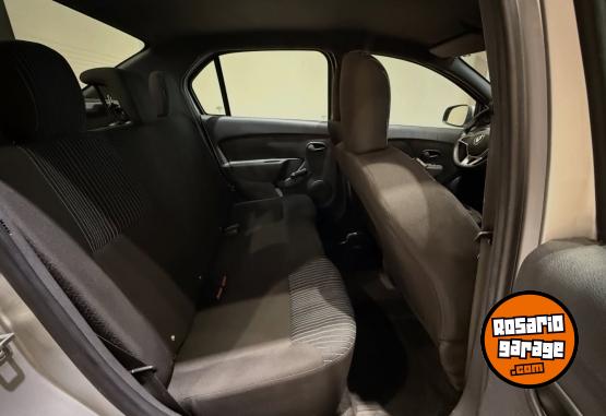 Autos - Renault Logan Life 2024 Nafta 35000Km - En Venta