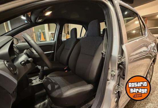 Autos - Renault Logan Life 2024 Nafta 35000Km - En Venta