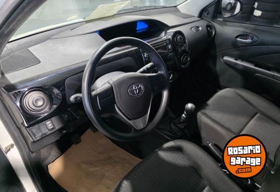 Autos - Toyota Etios 1.5 X 6mt 4p 2023 Nafta 28400Km - En Venta