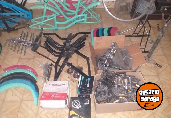 Deportes - Lote de partes y repuestos de bicicletas en general: - En Venta