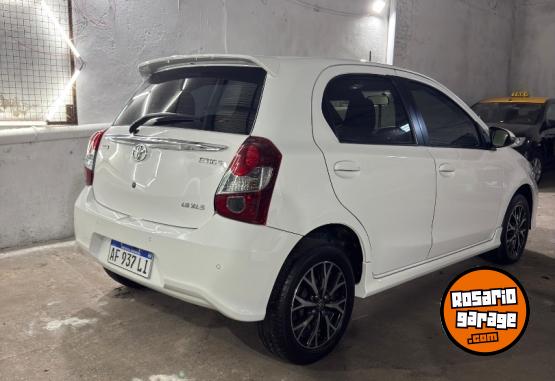 Autos - Toyota Etios XLS 2023 Nafta 29600Km - En Venta