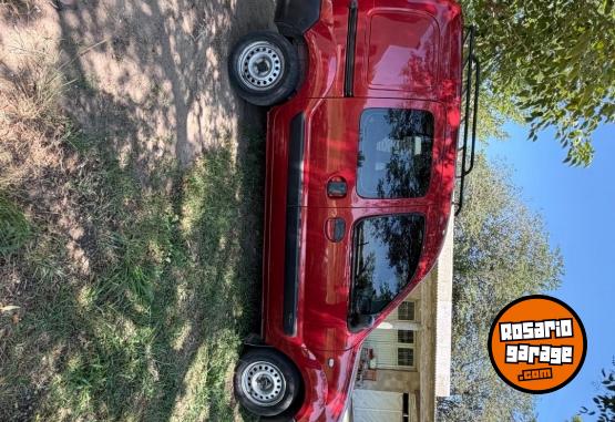 Utilitarios - Renault Kangoo PH3 confort 2017 Nafta 137900Km - En Venta