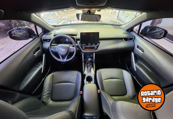 Autos - Toyota Corolla cross Seg 2022 Electrico / Hibrido 29000Km - En Venta
