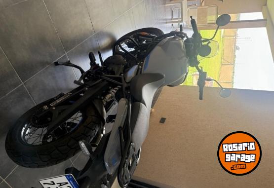 Motos - Royal Enfield HIMALAYAN 2024 Nafta 5000Km - En Venta