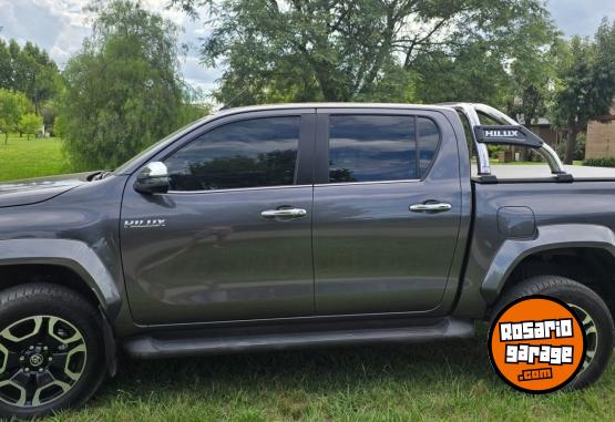 Camionetas - Toyota Hilux srx 2025 Diesel 4000Km - En Venta