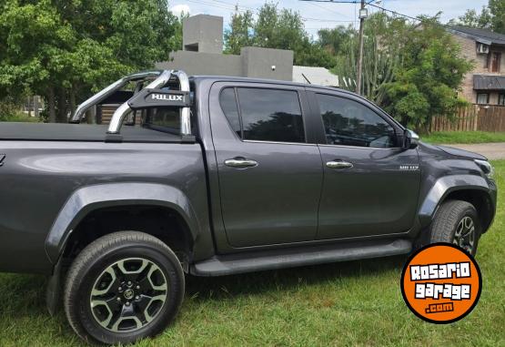 Camionetas - Toyota Hilux srx 2025 Diesel 4000Km - En Venta