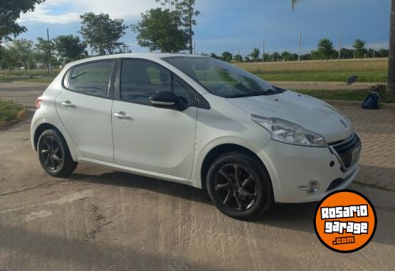 Autos - Peugeot Touchscreen 2016 Nafta 105000Km - En Venta