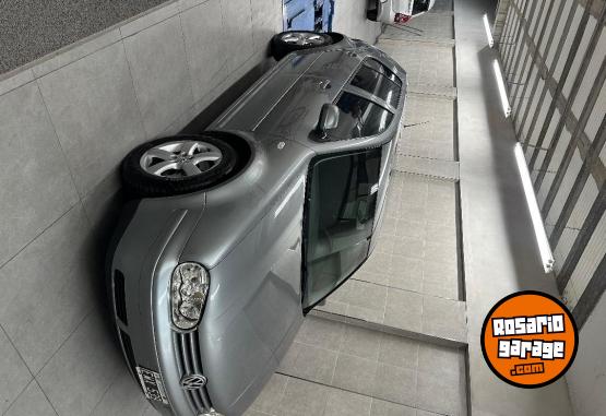 Autos - Volkswagen Golf 2005 Nafta 237000Km - En Venta