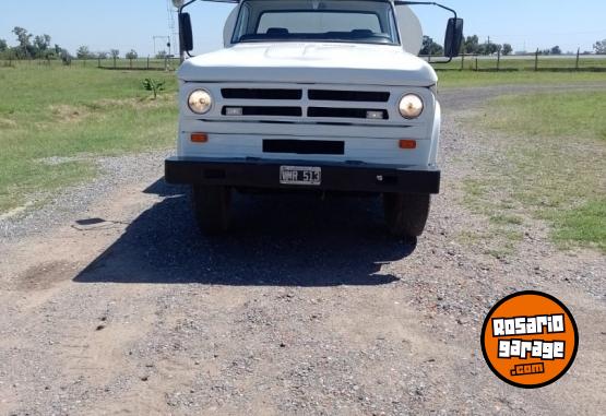 Camiones y Gr�as - Vendo dobge  600 - En Venta