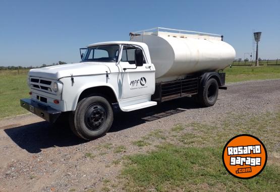 Camiones y Gr�as - Vendo dobge  600 - En Venta