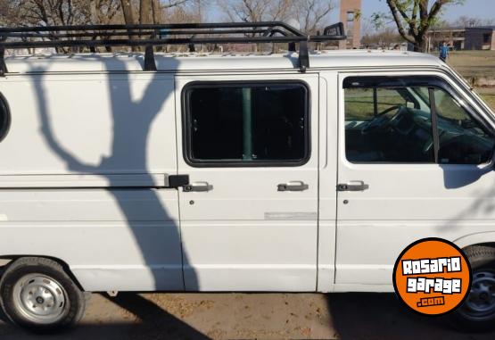 Utilitarios - Renault Trafic 2.1 larga 1996 Diesel 500000Km - En Venta