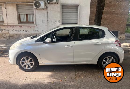 Autos - Peugeot 208 2014 Nafta 129000Km - En Venta