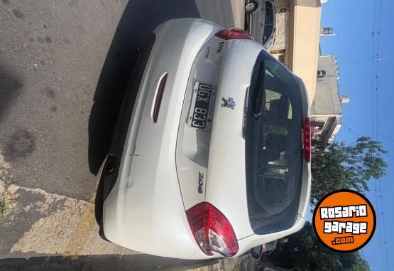 Autos - Peugeot 208 2014 Nafta 129000Km - En Venta