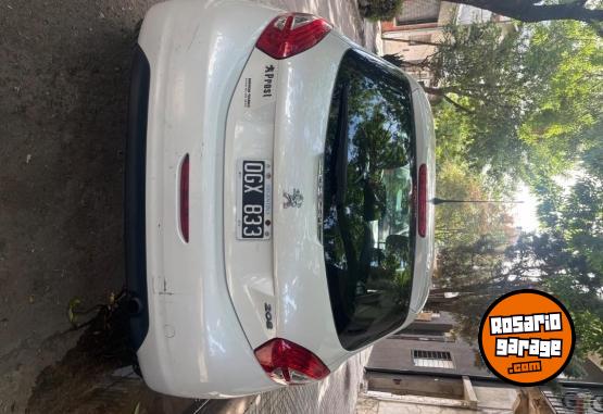 Autos - Peugeot 208 2014 Nafta 129000Km - En Venta