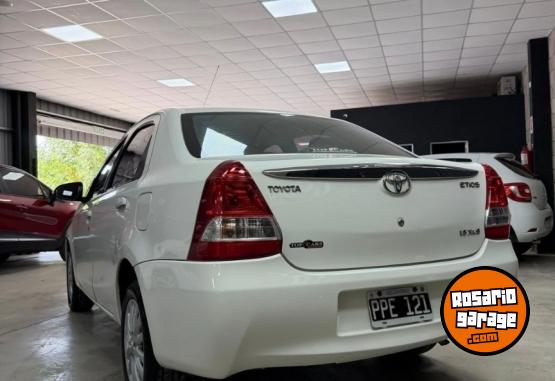 Autos - Toyota Etios XLS 2016 Nafta 110000Km - En Venta