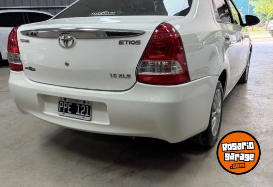 Autos - Toyota Etios XLS 2016 Nafta 110000Km - En Venta