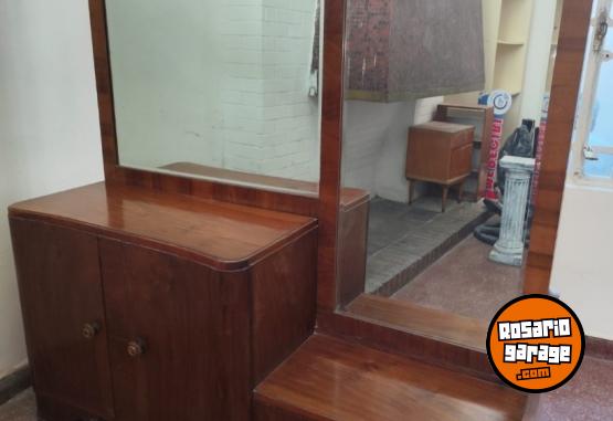 Hogar - C�moda con espejo y mesa de luz - En Venta