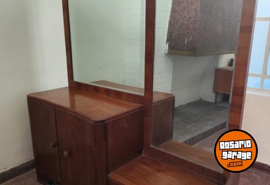 Hogar - C�moda con espejo y mesa de luz - En Venta
