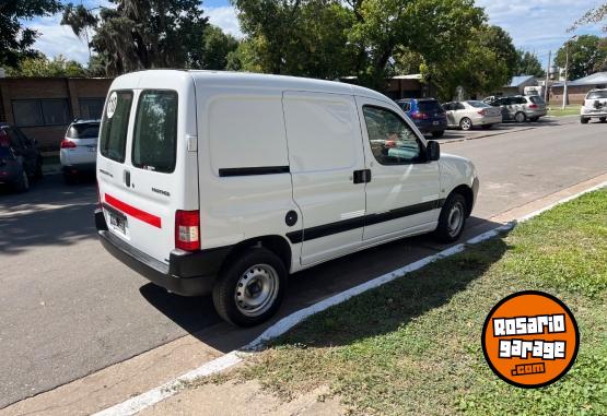Utilitarios - Peugeot Partner 2013 Nafta 98000Km - En Venta