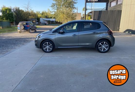 Autos - Peugeot 208 2017 Nafta 80000Km - En Venta