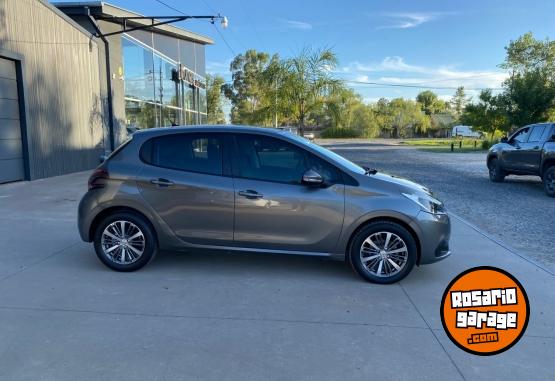 Autos - Peugeot 208 2017 Nafta 80000Km - En Venta
