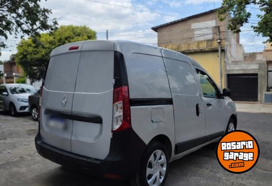 Utilitarios - Renault Kangoo 2021 Nafta 130000Km - En Venta