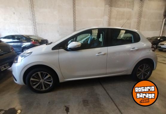 Autos - Peugeot 208 Allure 1.6 navegador 2017 Nafta 109000Km - En Venta