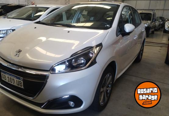 Autos - Peugeot 208 Allure 1.6 navegador 2017 Nafta 109000Km - En Venta