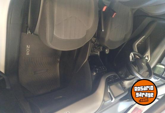 Autos - Peugeot 208 Allure 1.6 navegador 2017 Nafta 109000Km - En Venta