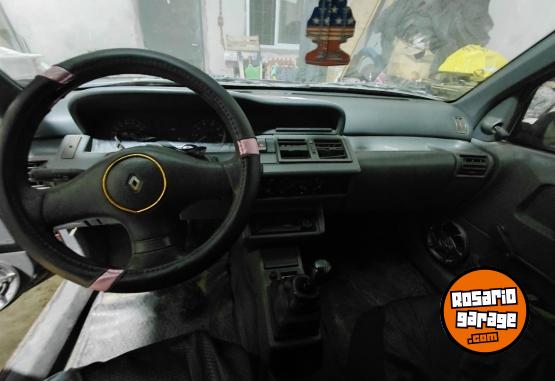 Autos - Renault 1998 1989 Nafta 220000Km - En Venta