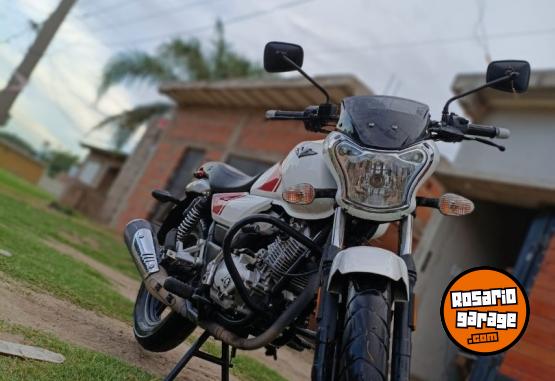 Motos - Bajaj V15 2017 Nafta 30000Km - En Venta
