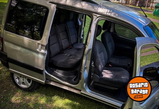 Utilitarios - Peugeot Partner Patagonica HDI 2012 Diesel 142000Km - En Venta