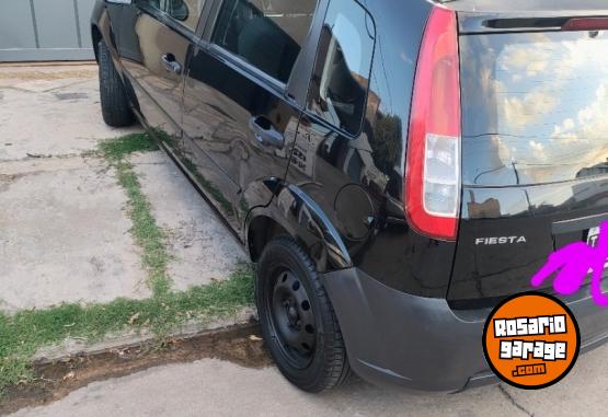 Autos - Ford Fiesta ambiente plus 2009 Nafta 179000Km - En Venta