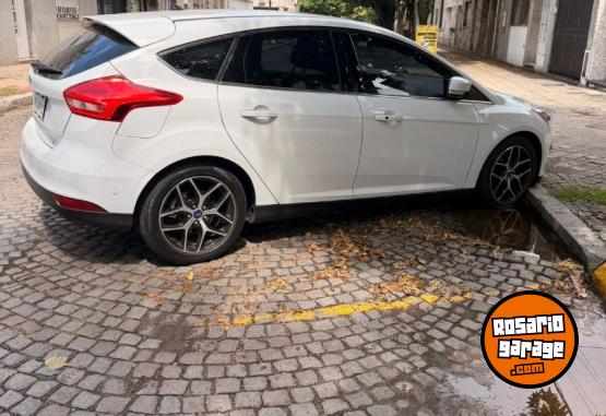 Autos - Ford Focus  Titanium 2017 Nafta 117000Km - En Venta