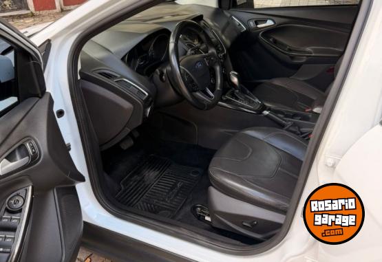 Autos - Ford Focus  Titanium 2017 Nafta 117000Km - En Venta