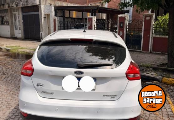 Autos - Ford Focus  Titanium 2017 Nafta 117000Km - En Venta