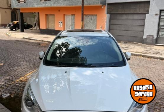 Autos - Ford Focus  Titanium 2017 Nafta 117000Km - En Venta