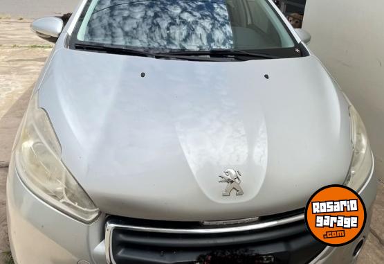 Autos - Peugeot 208 Allure touchscreen 2014 Nafta 155000Km - En Venta