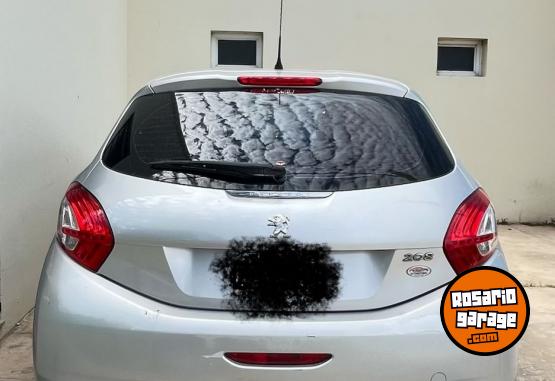 Autos - Peugeot 208 Allure touchscreen 2014 Nafta 155000Km - En Venta