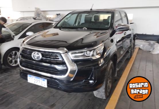 Camionetas - Toyota Hilux SRV 2022 Diesel 105500Km - En Venta