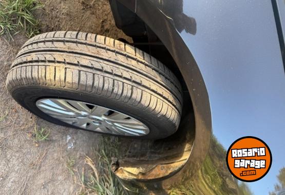 Autos - Volkswagen Voyage 2013 Nafta 235000Km - En Venta