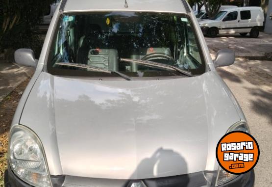 Utilitarios - Renault Kangoo 2015 GNC 142000Km - En Venta